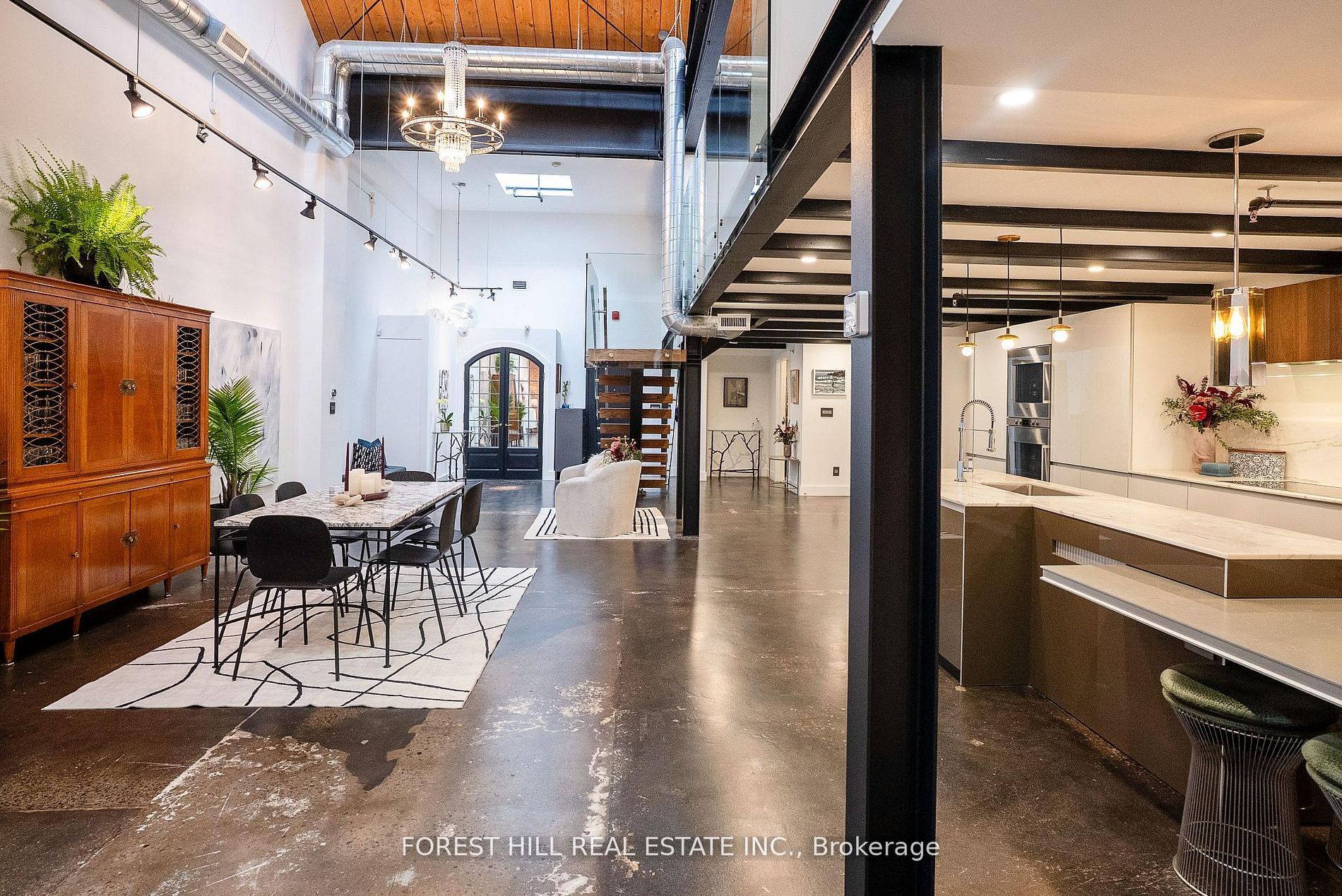 326 Carlaw Avenue 123