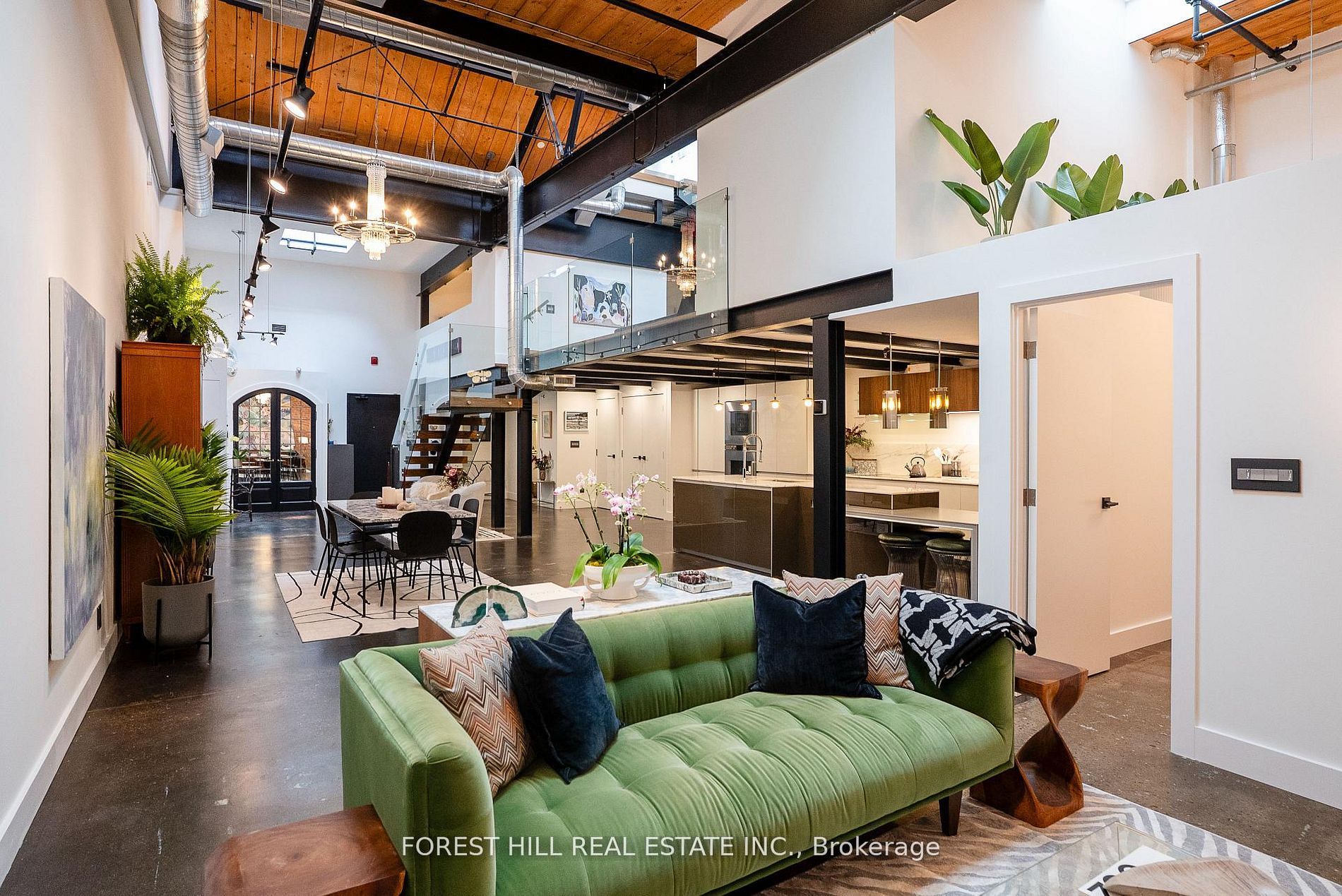 326 Carlaw Avenue 123