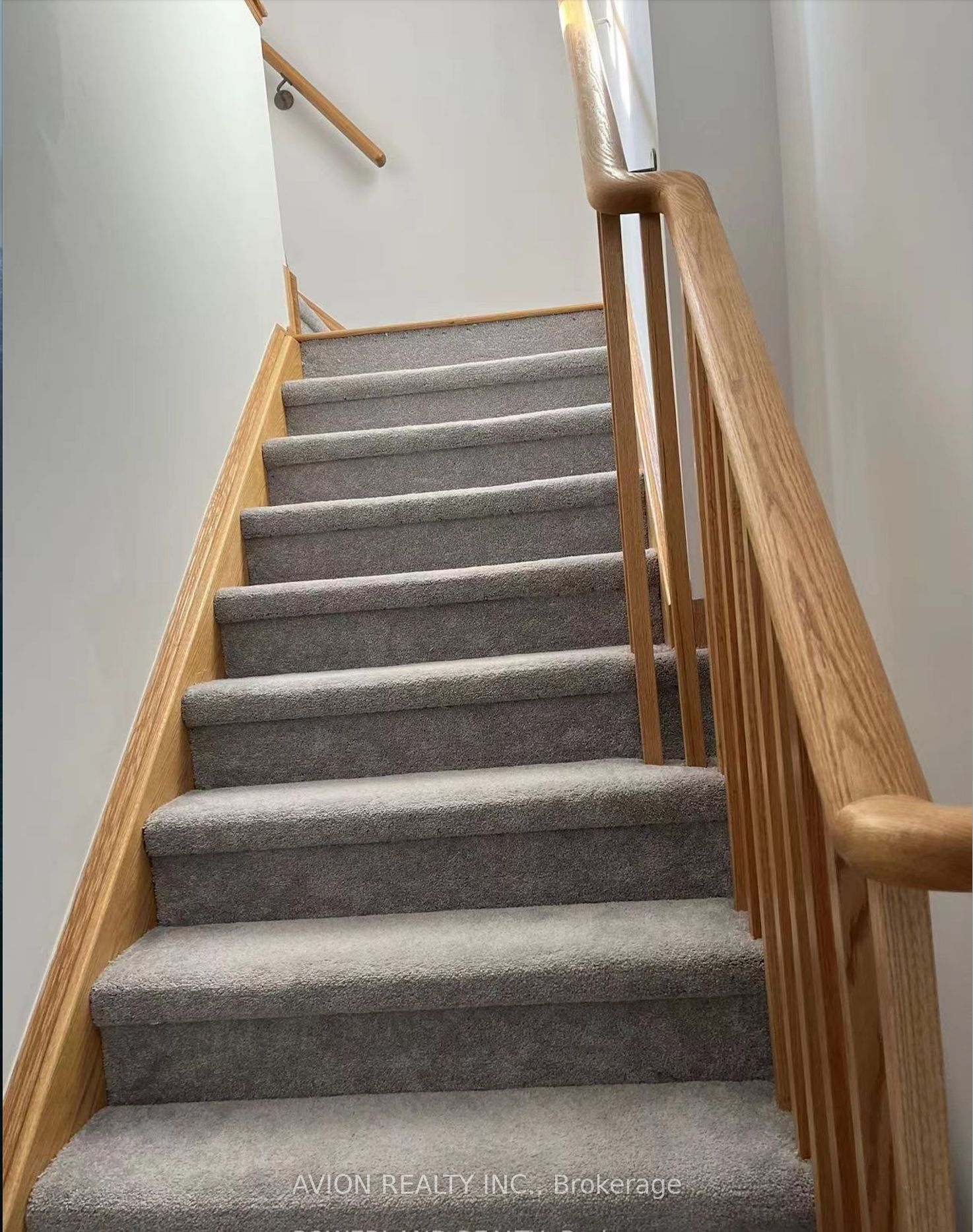 45 Albert Lewis Street coach