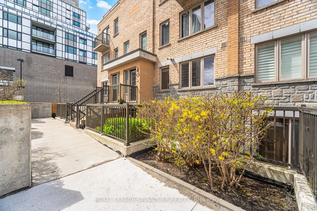 Photo of 8 Foundry Avenue #162, Toronto, ON M6H 0A5 (MLS # W13074106)