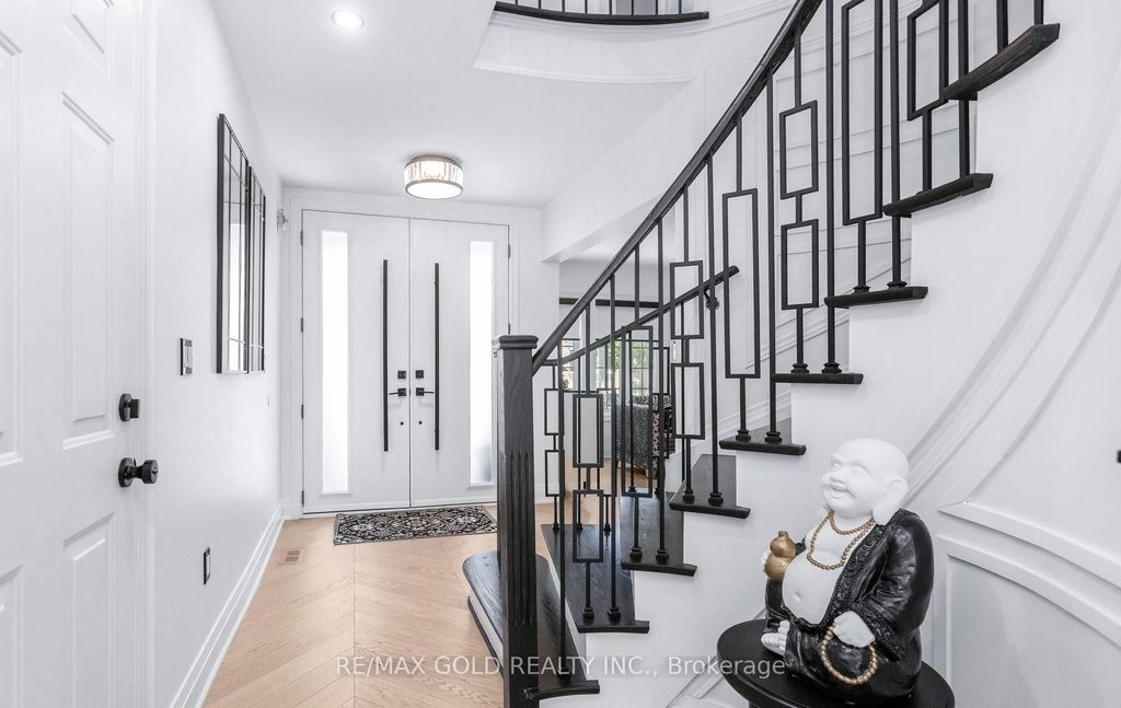 Photo of 33 Nina Place, Brampton, ON L7A 2E1 (MLS # W13530542)
