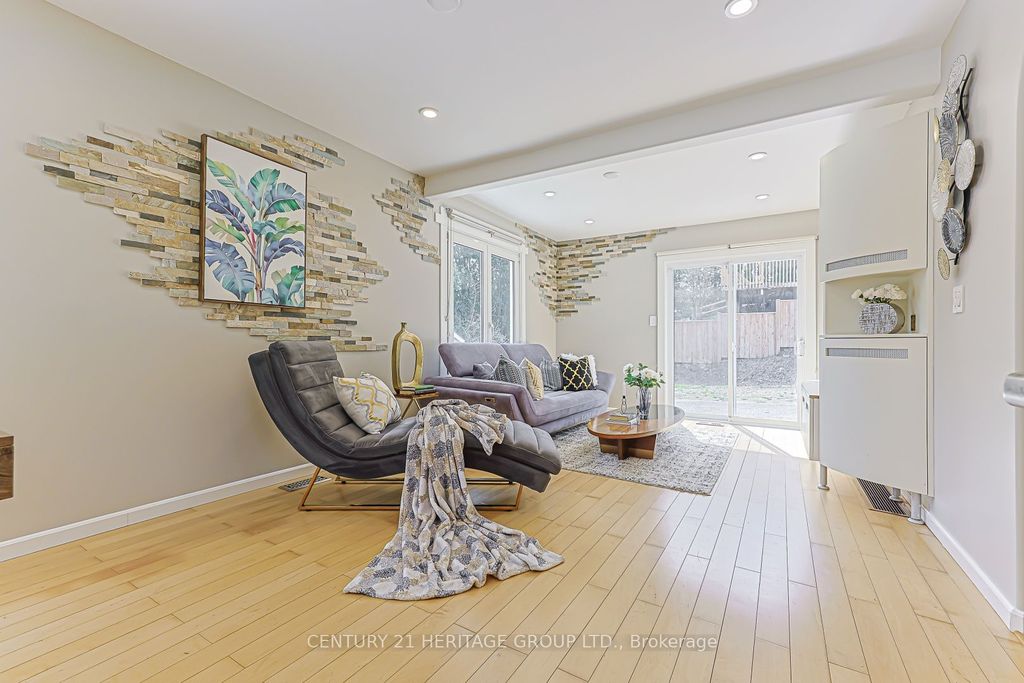 Photo of 31 Mitchell Avenue, Whitchurch-Stouffville, ON L4A 7X3 (MLS # N13045110)