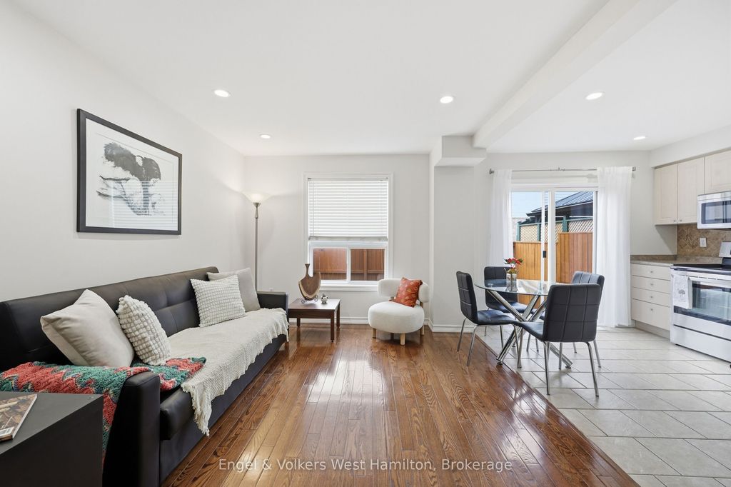 Photo of 39 Pinewoods Drive #41, Hamilton, ON L8J 3Z4 (MLS # X12696534)