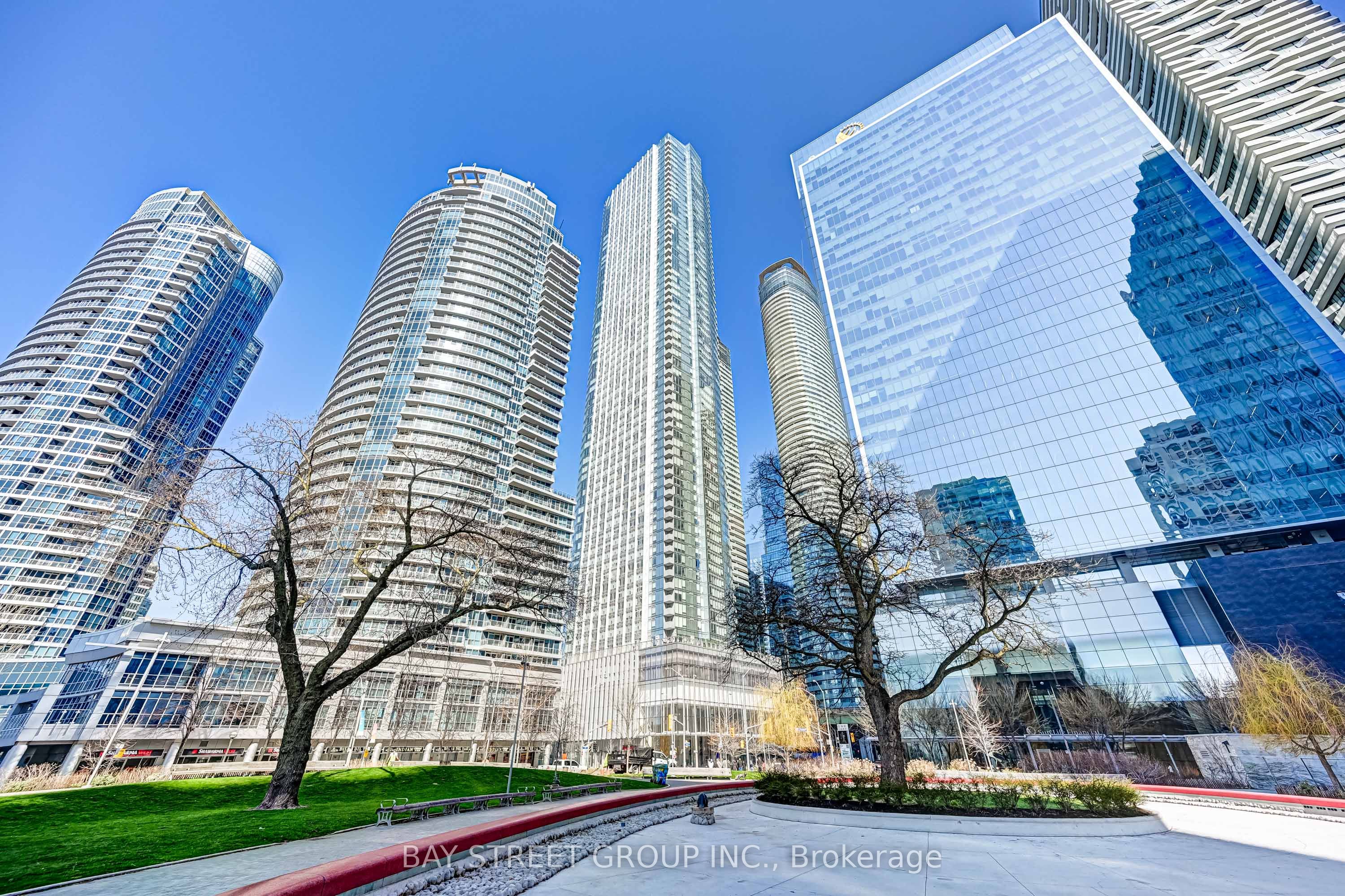 Photo 1 of 24 — 10 York Street 1002, Toronto, ON M5J 2Z2
