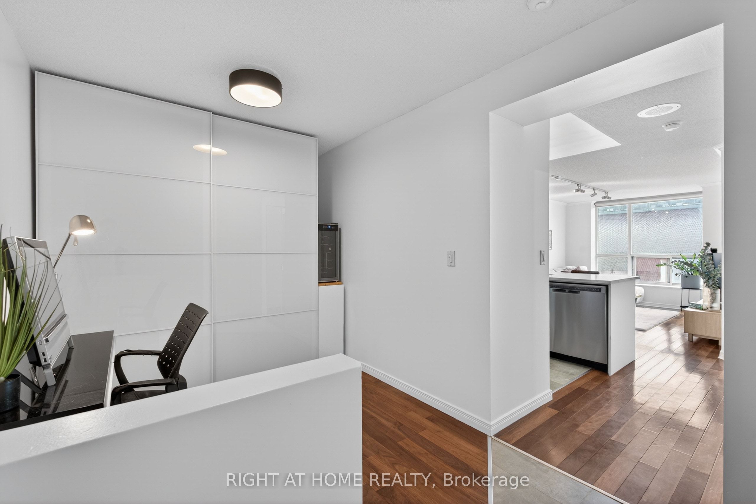 109 Front Street E 534