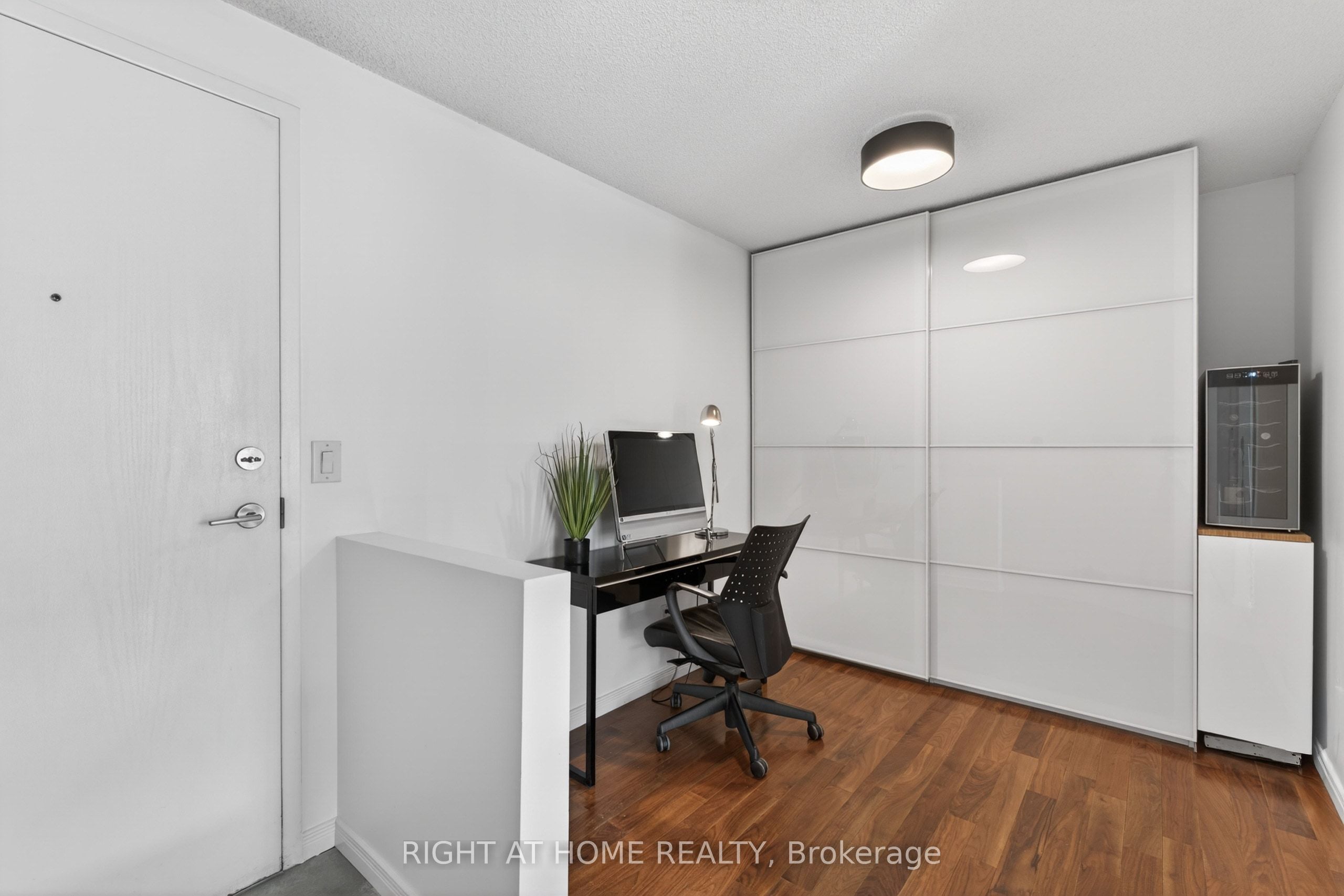 109 Front Street E 534