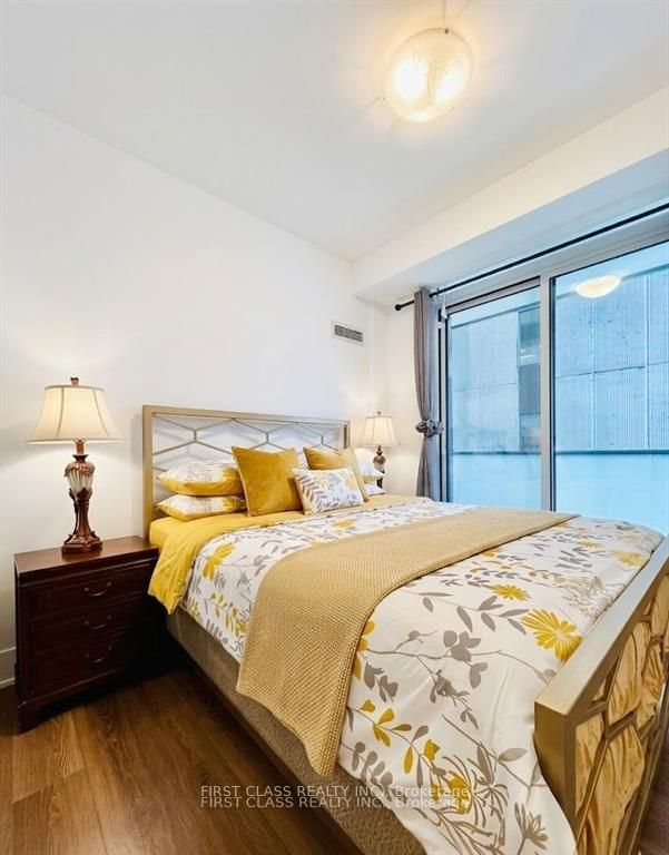 200 Bloor Street W 1405