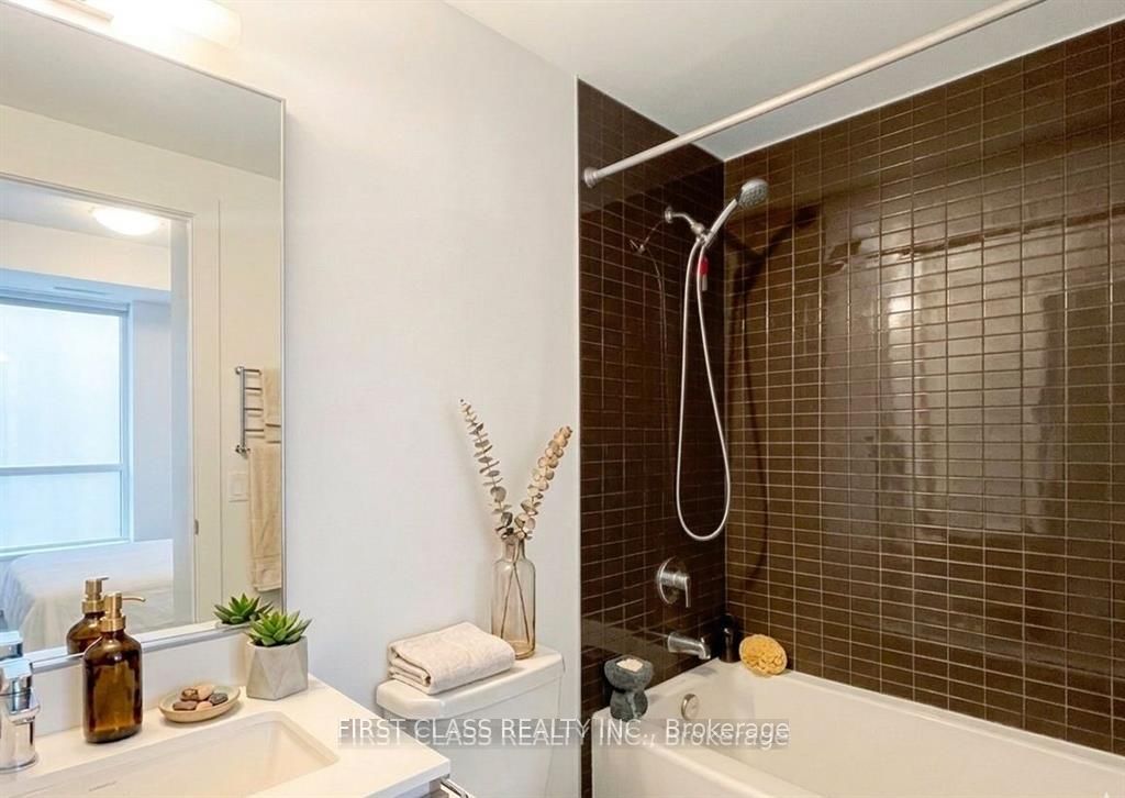 200 Bloor Street W 1405