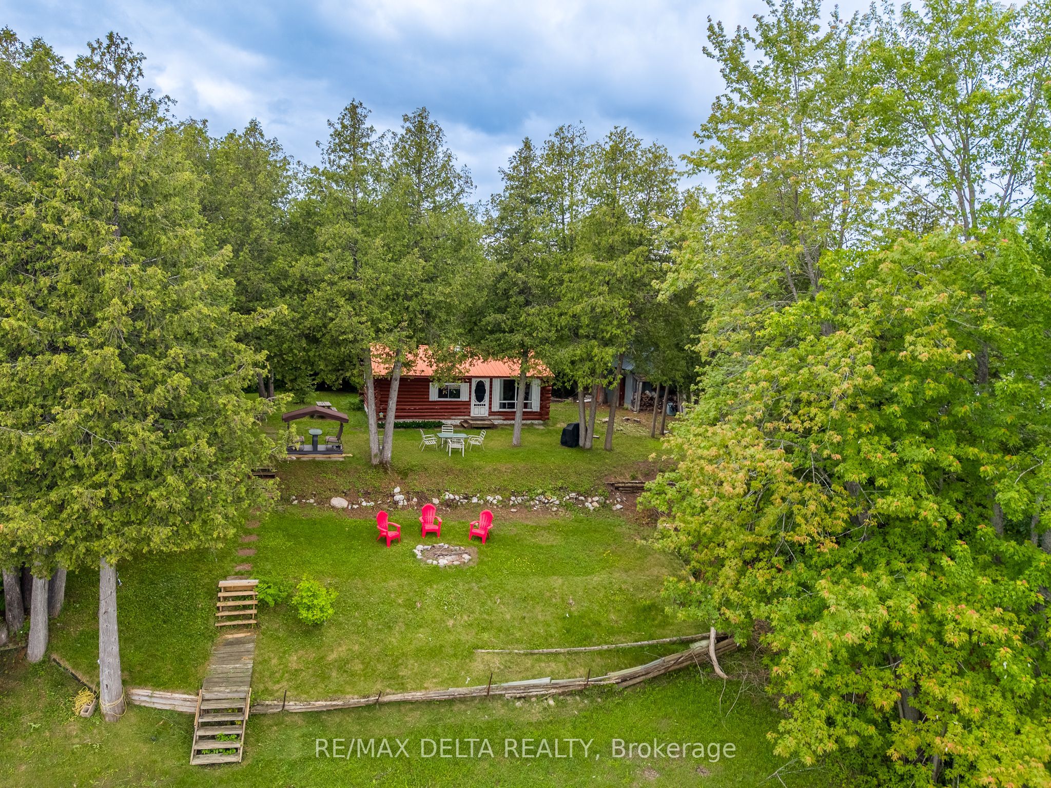 Photo 1 of 35 — 48 CROSBY Trail, Whitewater Region, ON K0J 2J0