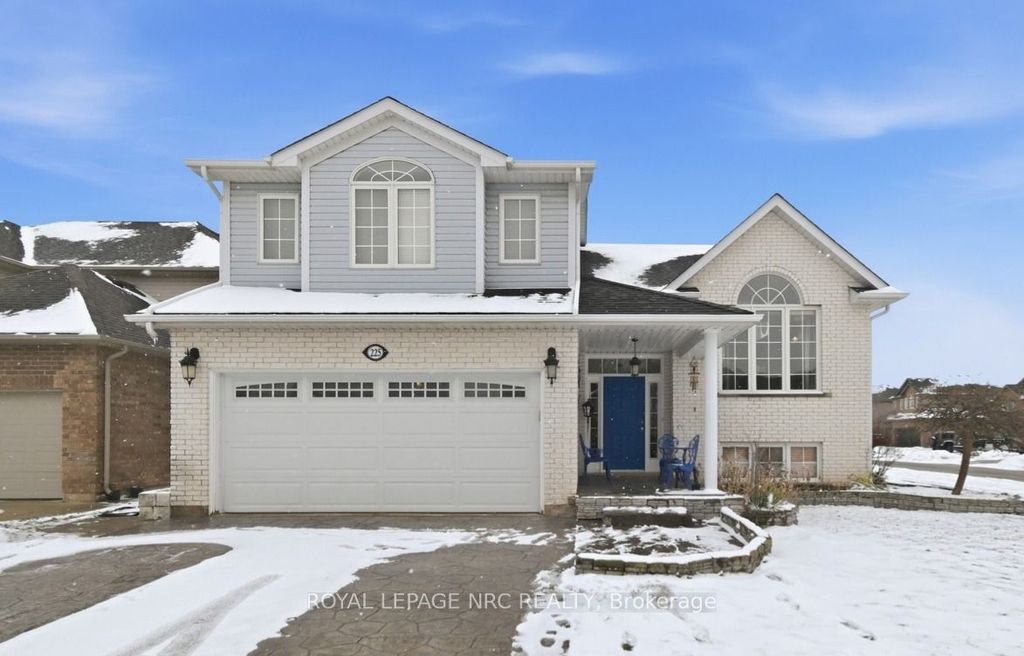 Photo of 225 Colbeck Drive, Welland, ON L3C 7M3 (MLS # X13038818)