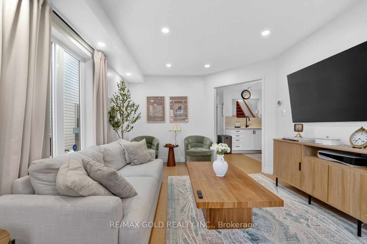 1110 DAVIS Lane