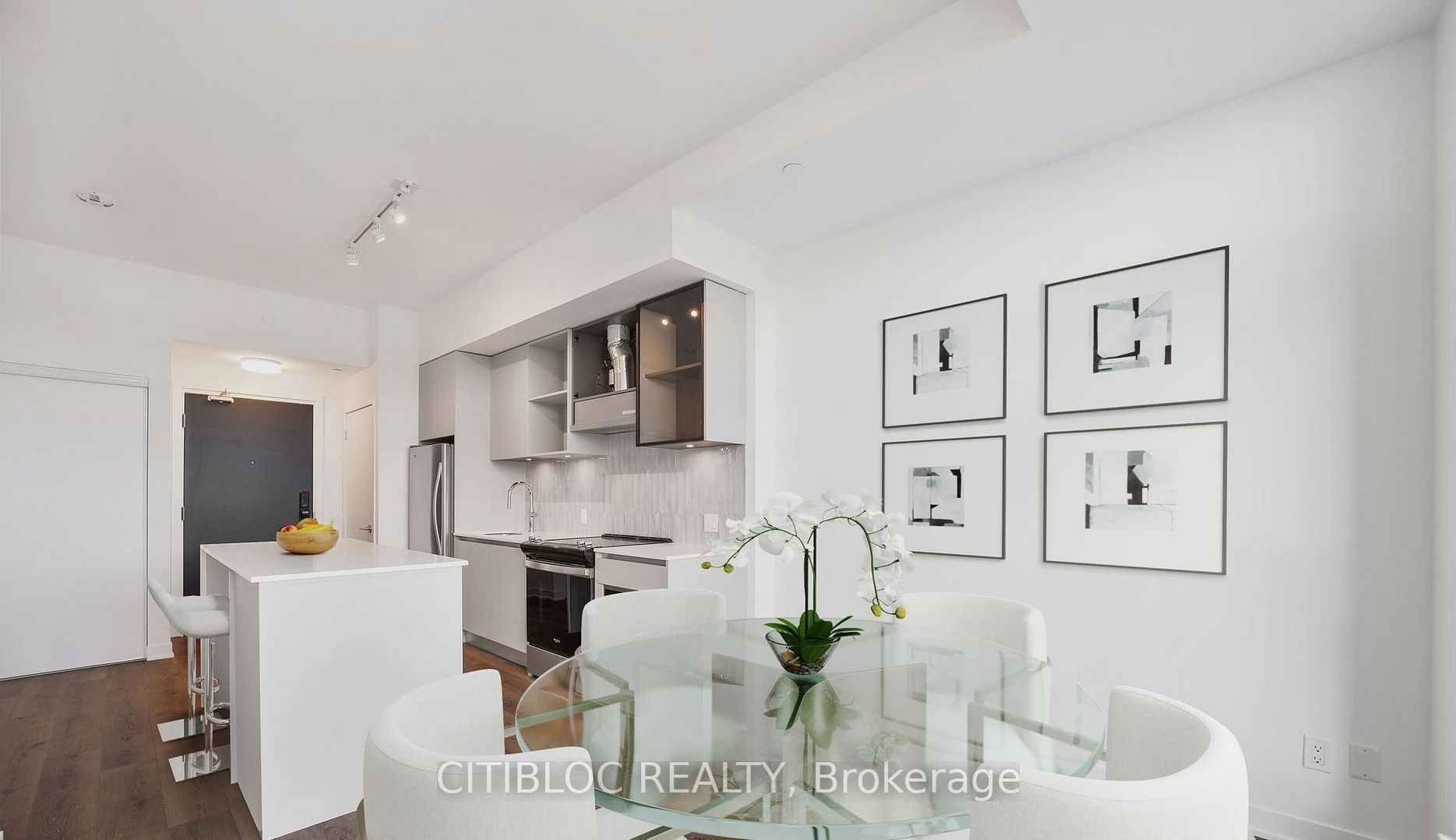 405 Dundas Street W PH09