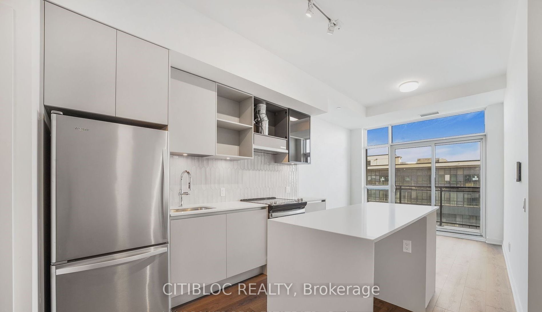 405 Dundas Street W PH09