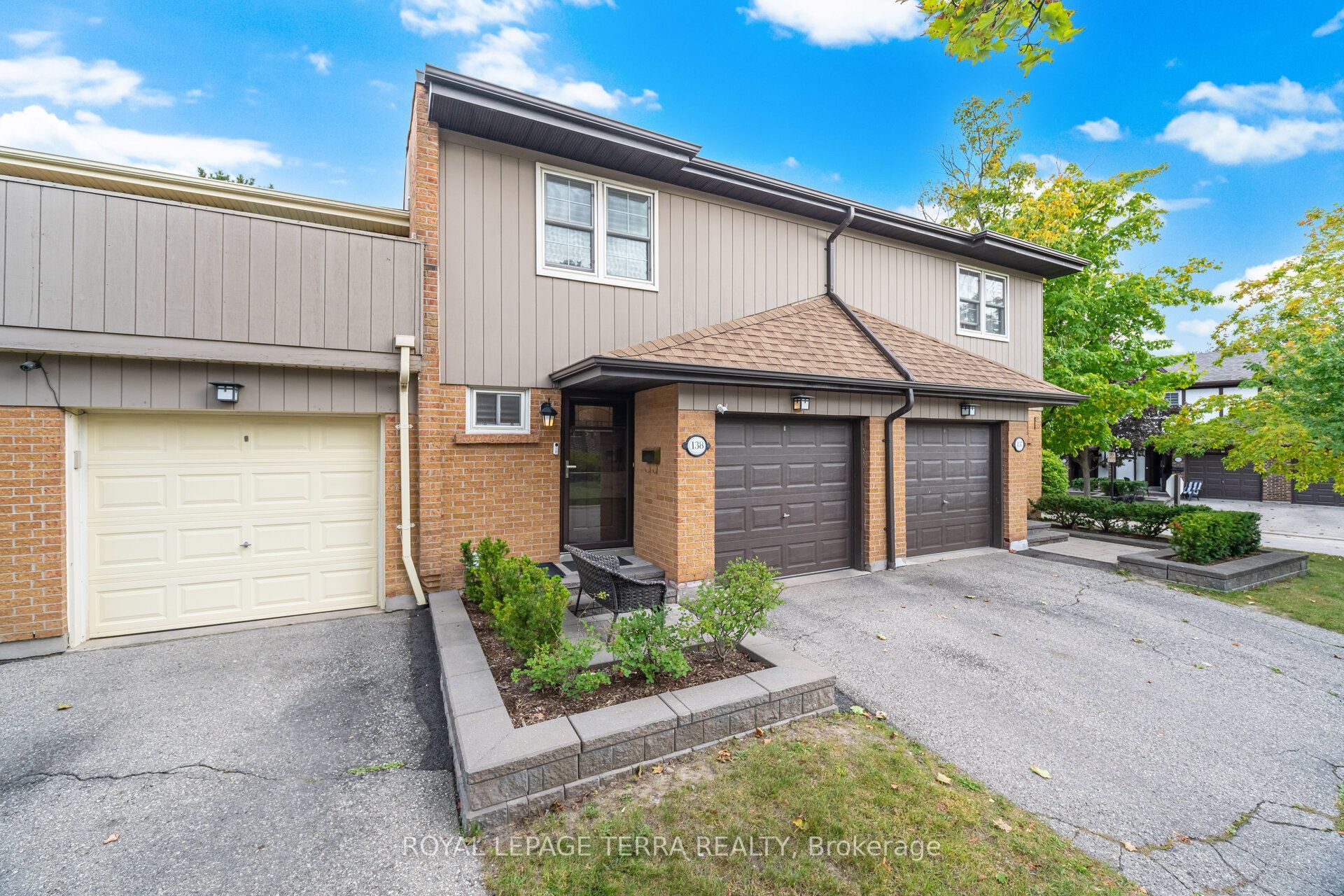 1951 Rathburn Road E 138
