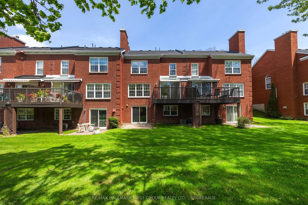 Photo of 15 Country Club Place, Brockville, ON K6V 6T7 (MLS # X13539400)