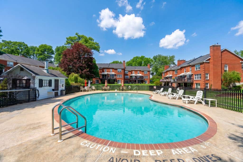 Photo of 15 Country Club Place, Brockville, ON K6V 6T7 (MLS # X13539400)