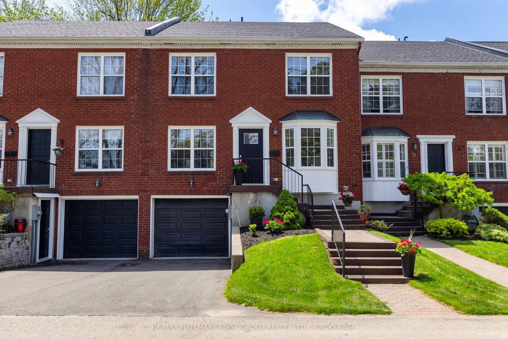 Photo of 15 Country Club Place, Brockville, ON K6V 6T7 (MLS # X13539400)