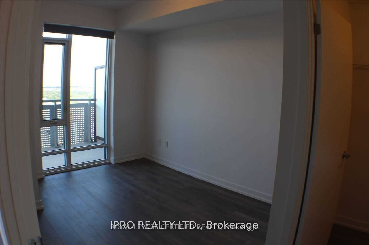 2520 Eglinton Avenue W 1008