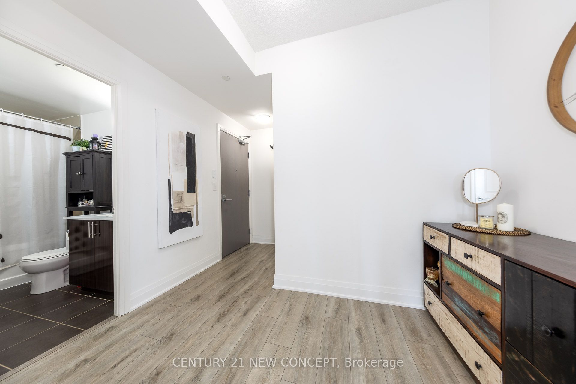 7167 Yonge Street 1402