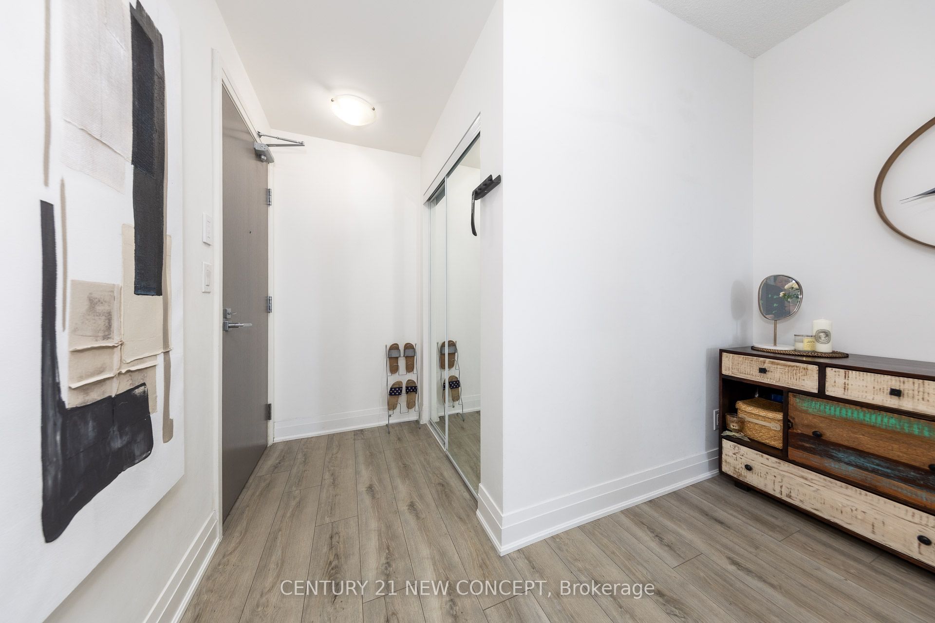 7167 Yonge Street 1402