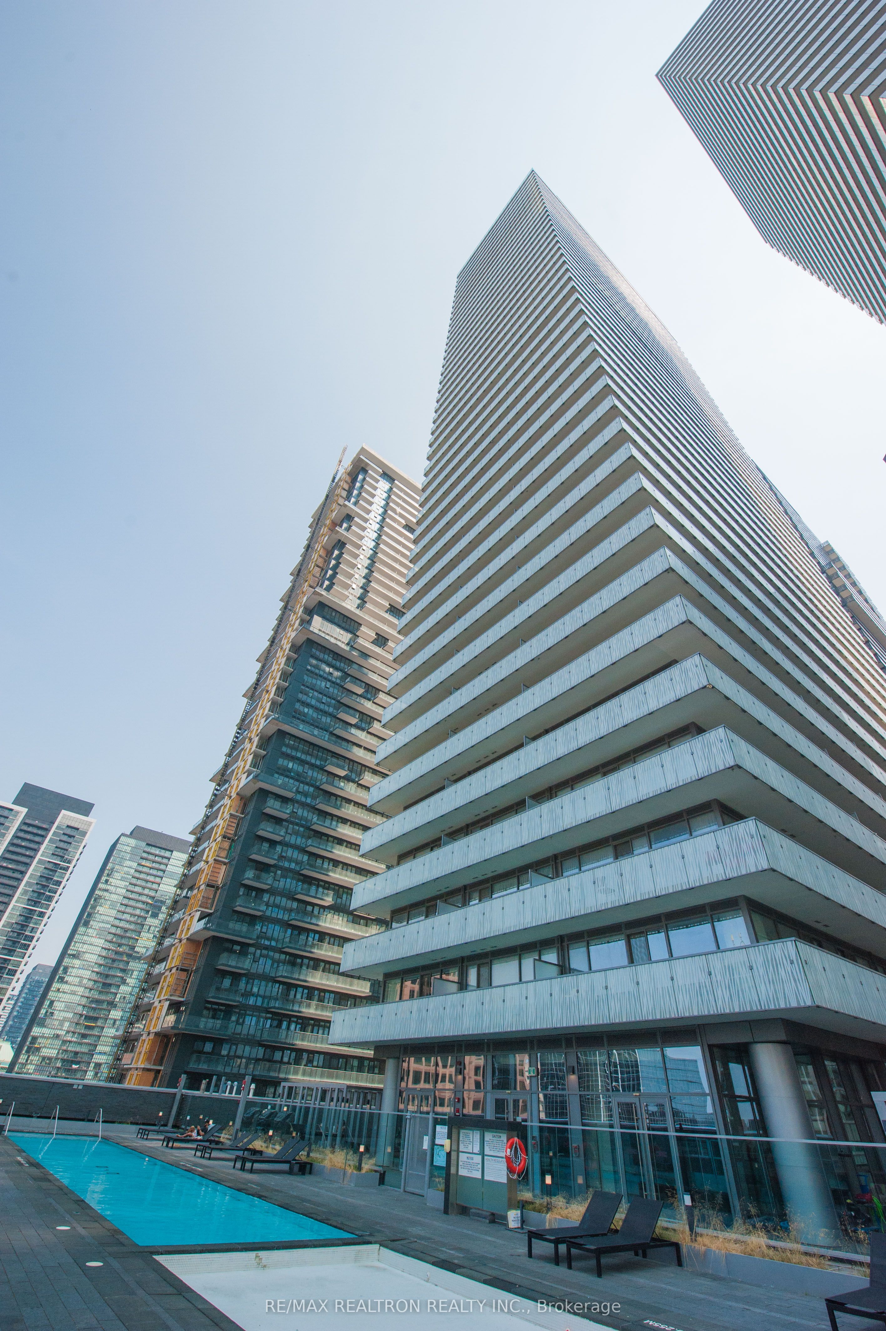50 Charles Street E 606