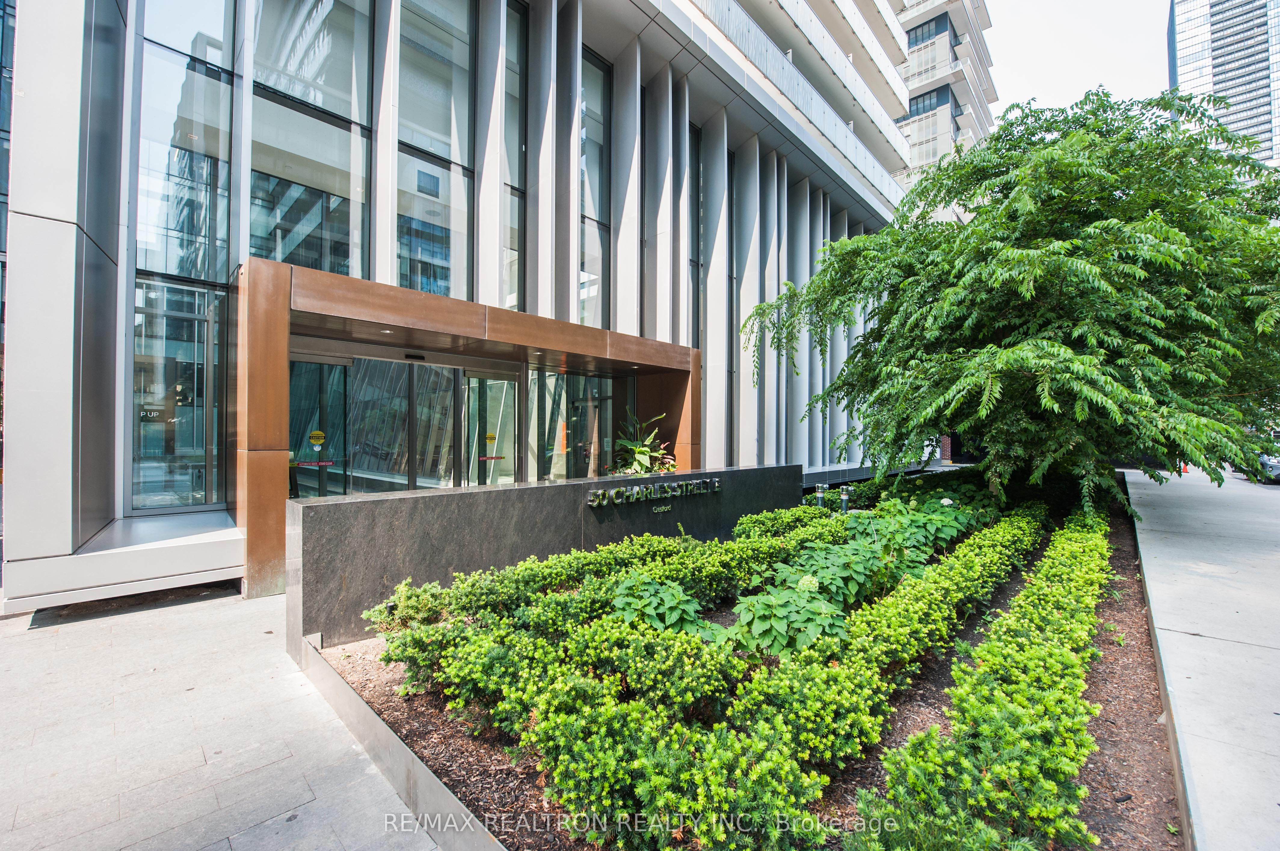 50 Charles Street E 606