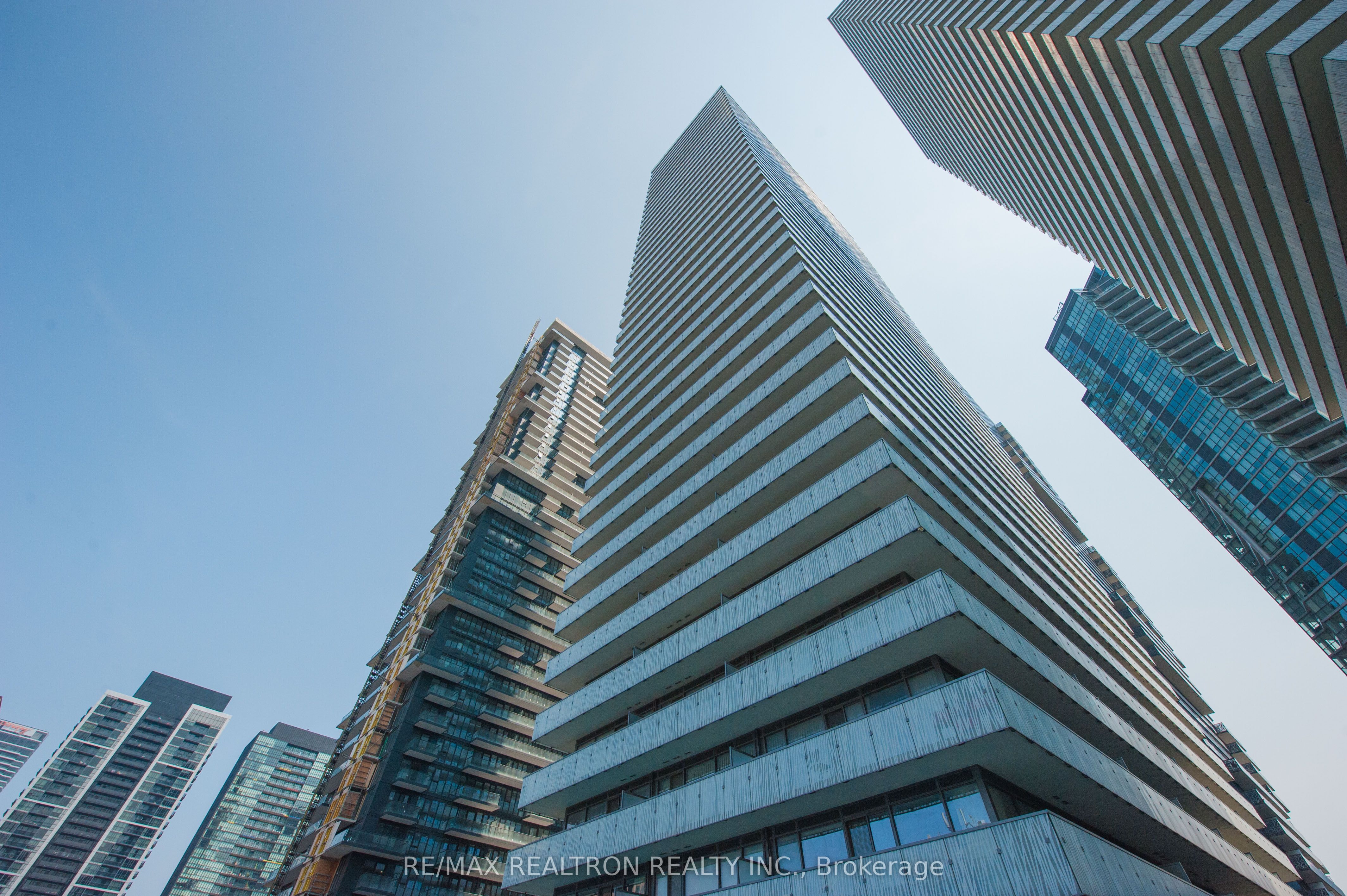 50 Charles Street E 606