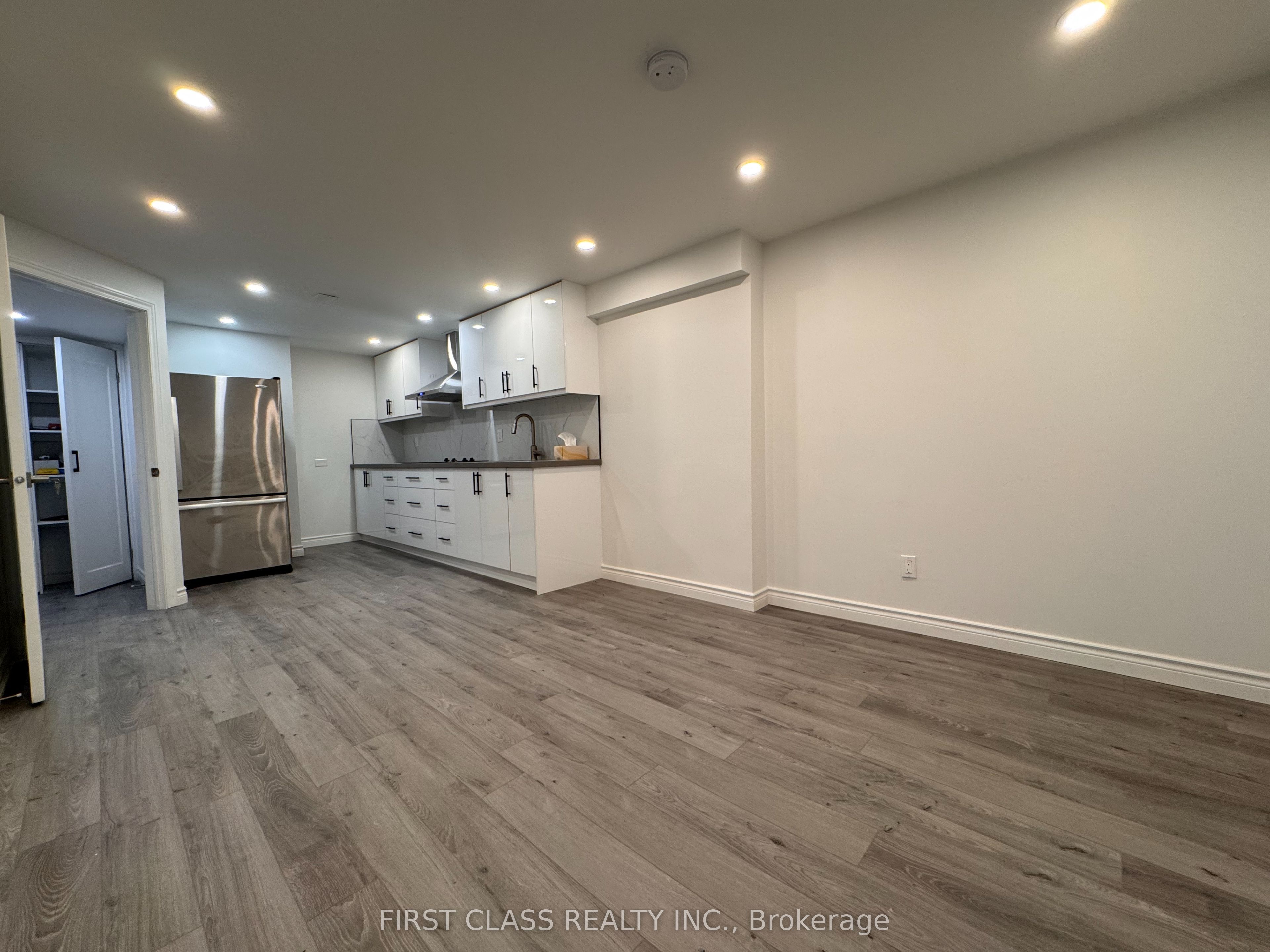 2793 Lindholm Crescent