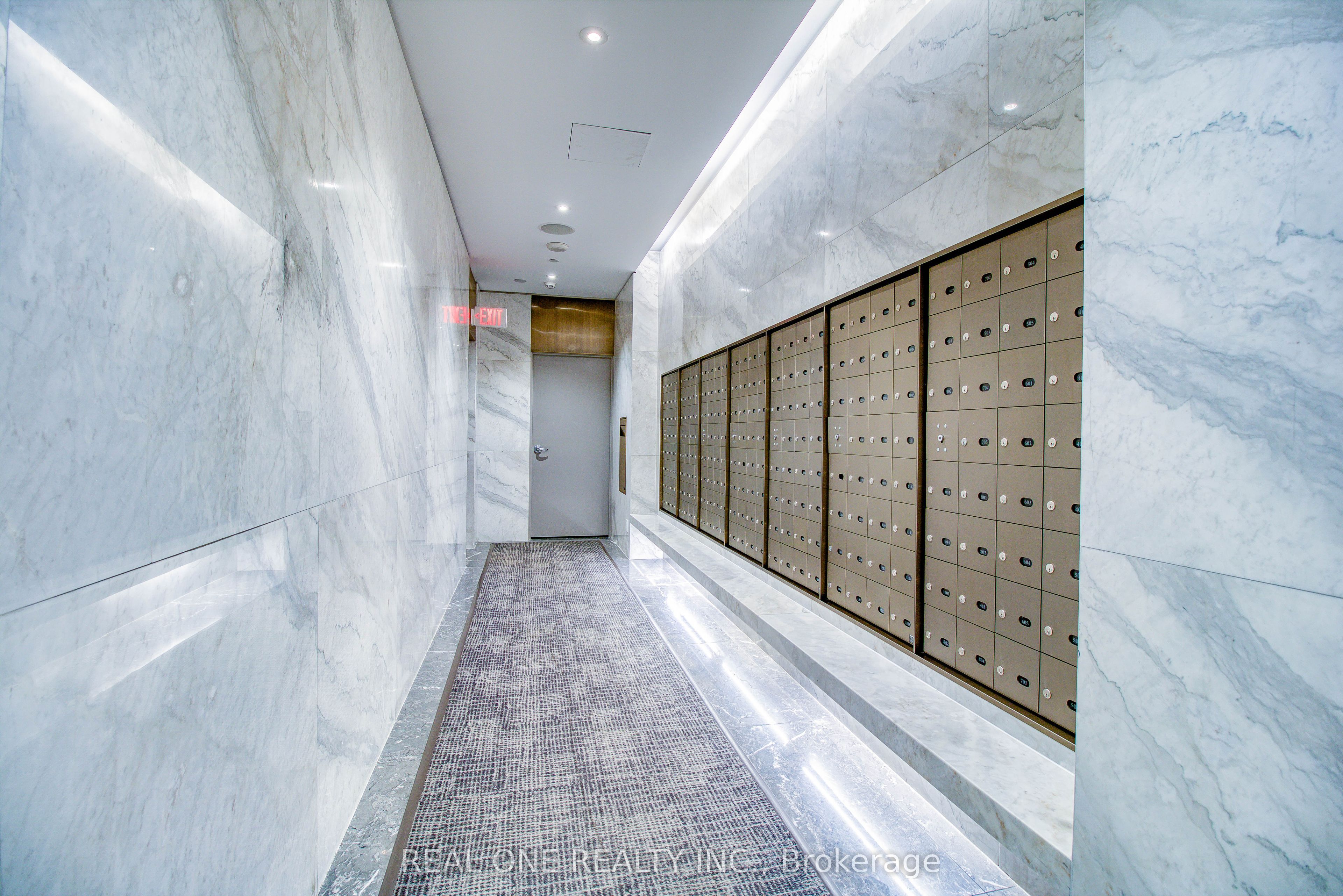 200 Bloor Street W 3104