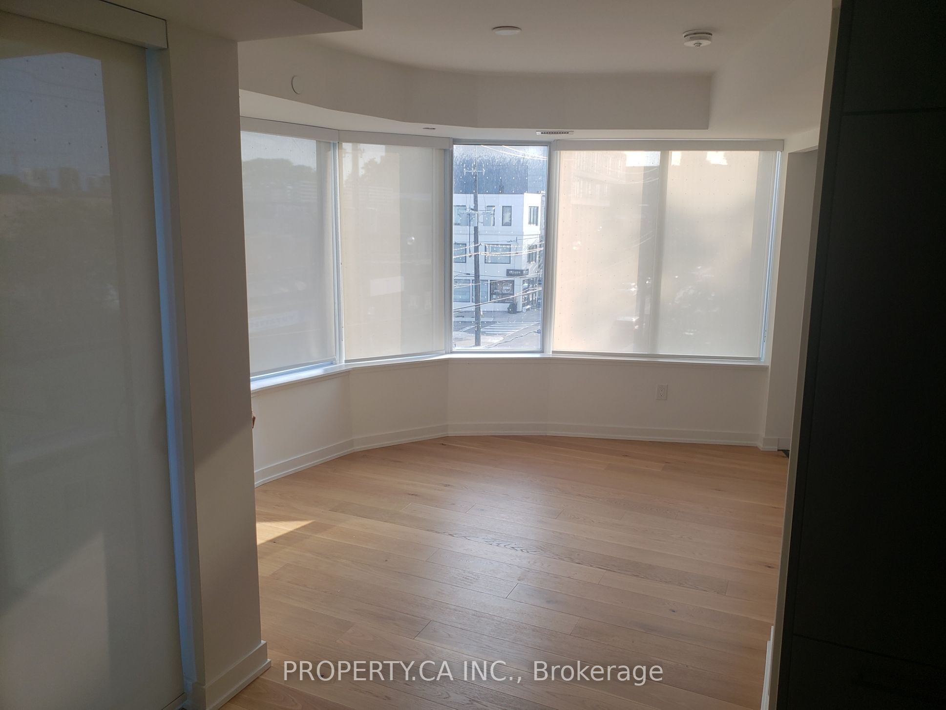 1200 Dundas Street W 308