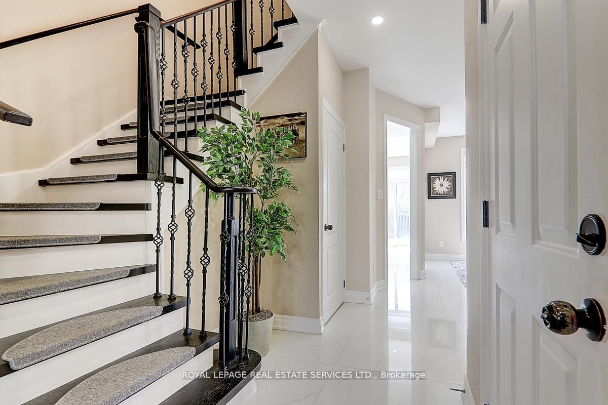 17 Venture Avenue