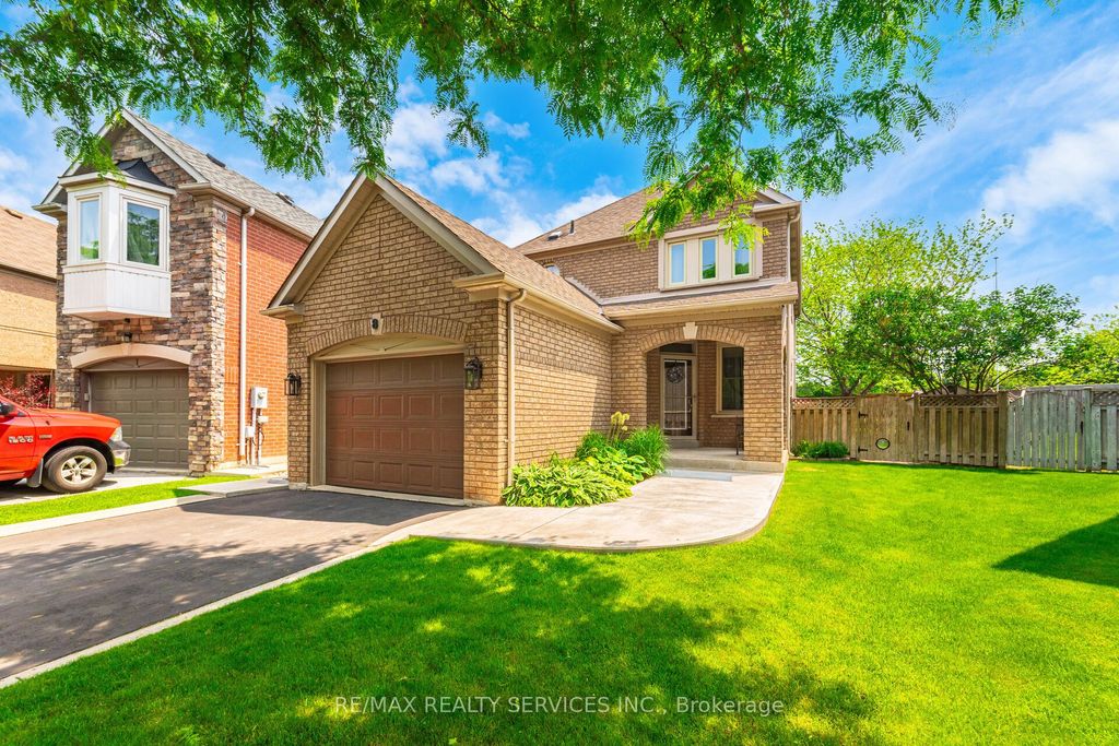 Photo of 8 Inwood Place, Brampton, ON L6R 1T2 (MLS # W12587412)