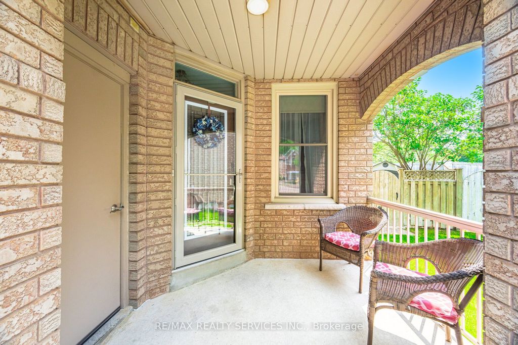 Photo of 8 Inwood Place, Brampton, ON L6R 1T2 (MLS # W12587412)