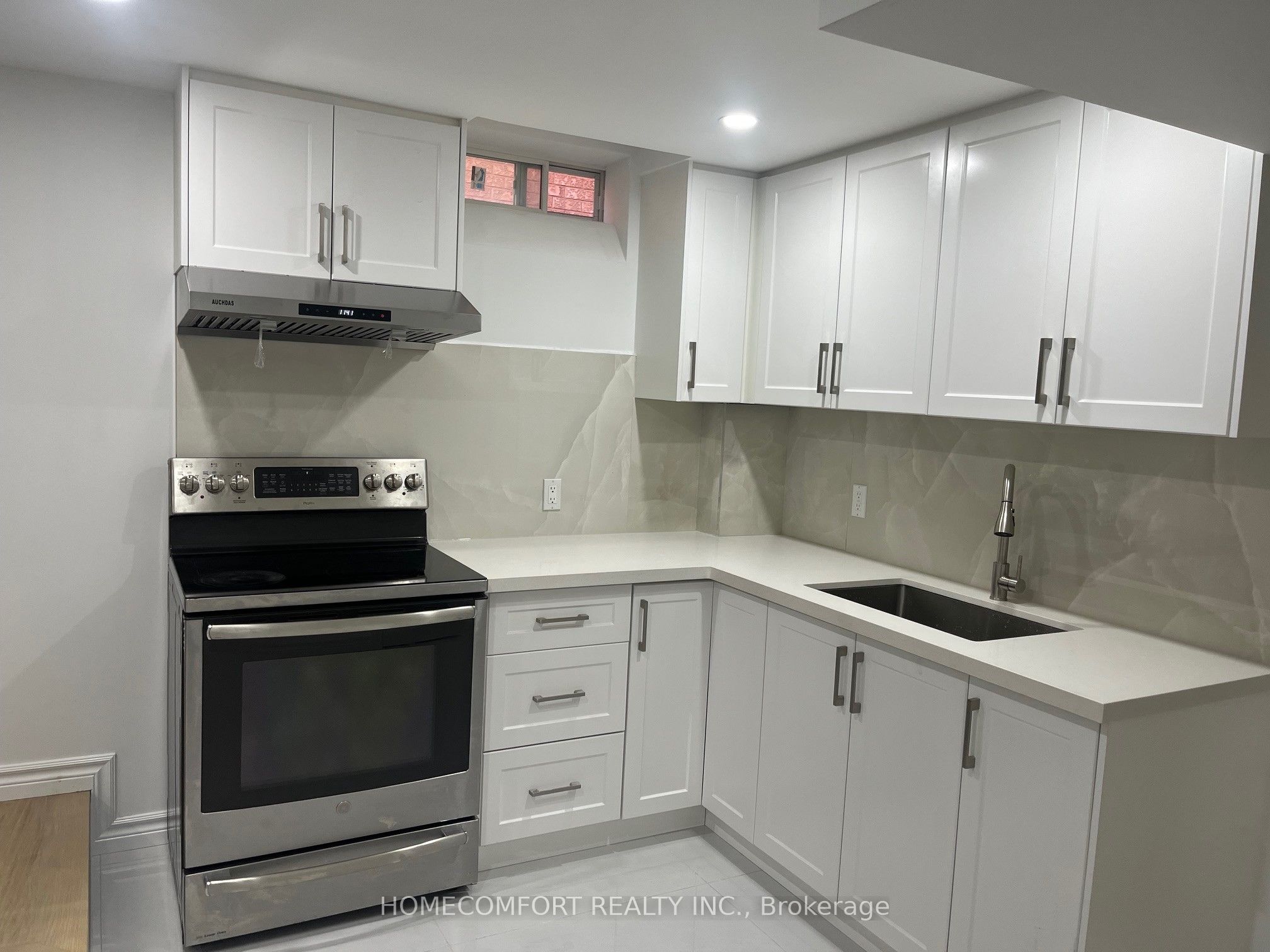 Photo 1 of 4 — 80 Pine Bough Manor Whole Basement, Richmond Hill, ON L4S 1A5
