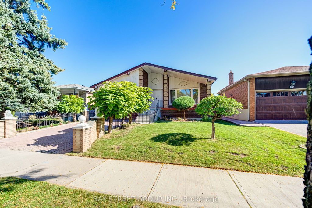 Photo of 3420 Charmaine Heights, Mississauga, ON L5A 3C1 (MLS # W12436611)
