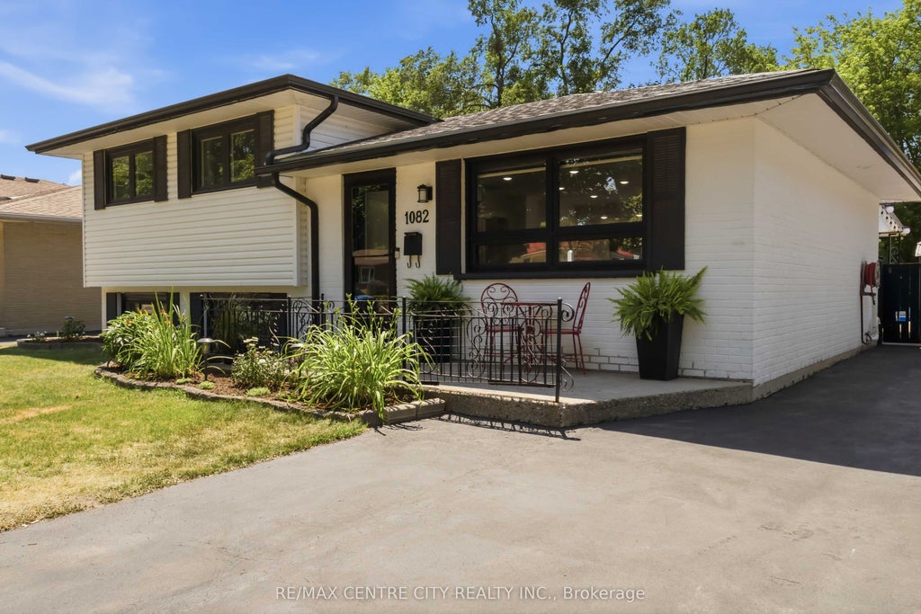 Photo of 1082 Chippewa Drive, London East, ON N5V 2T7 (MLS # X13569978)