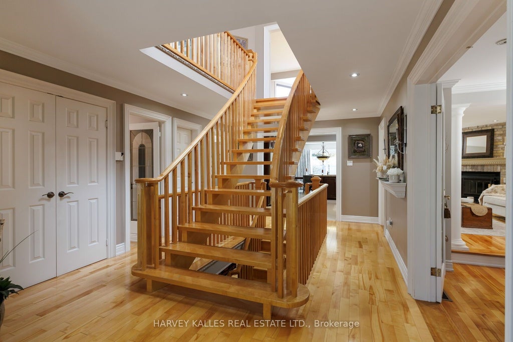 Photo of 24 Chip Court, Richmond Hill, ON L4C 9G3 (MLS # N14116914)