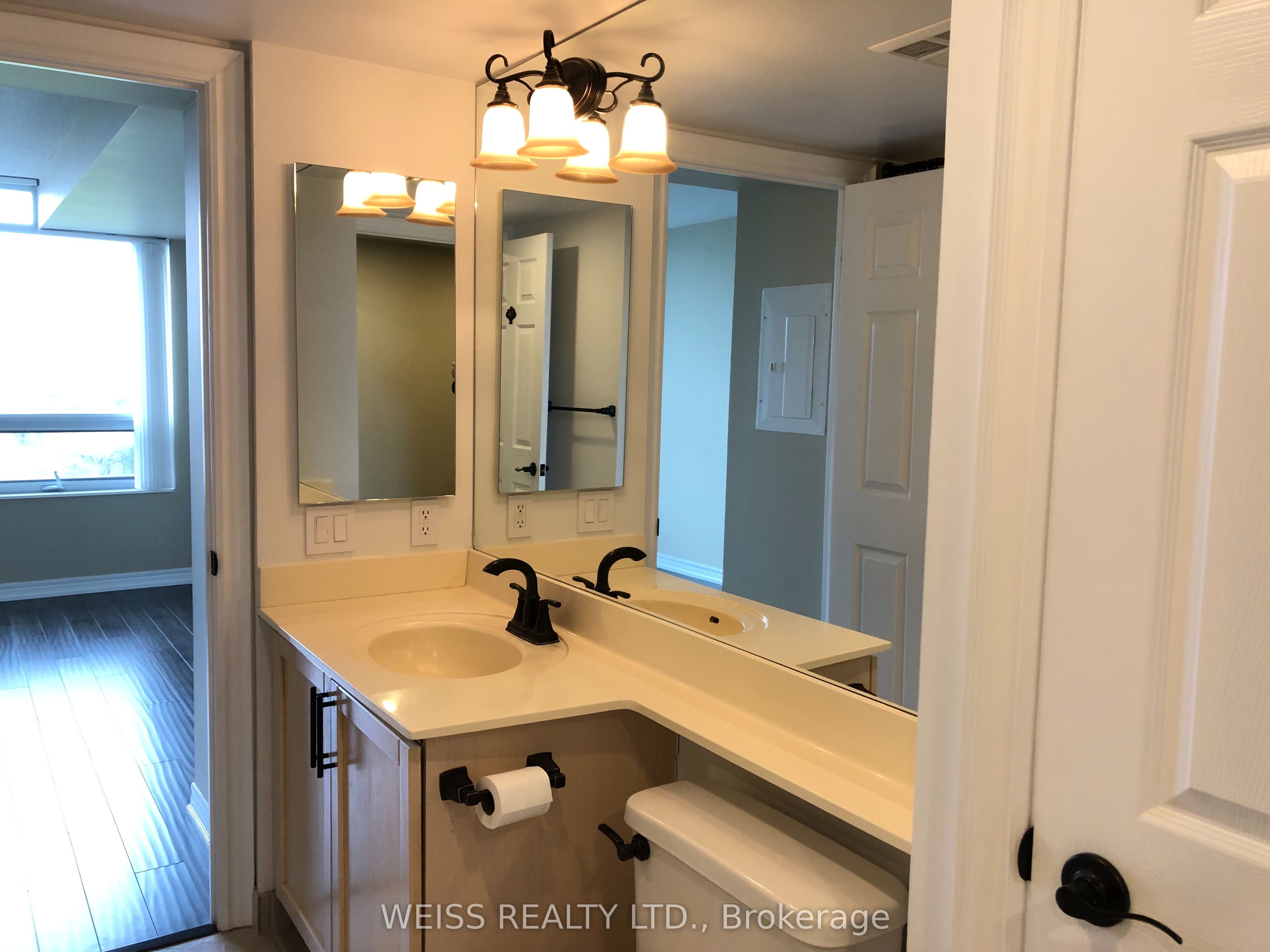 33 Cox Boulevard E 1023