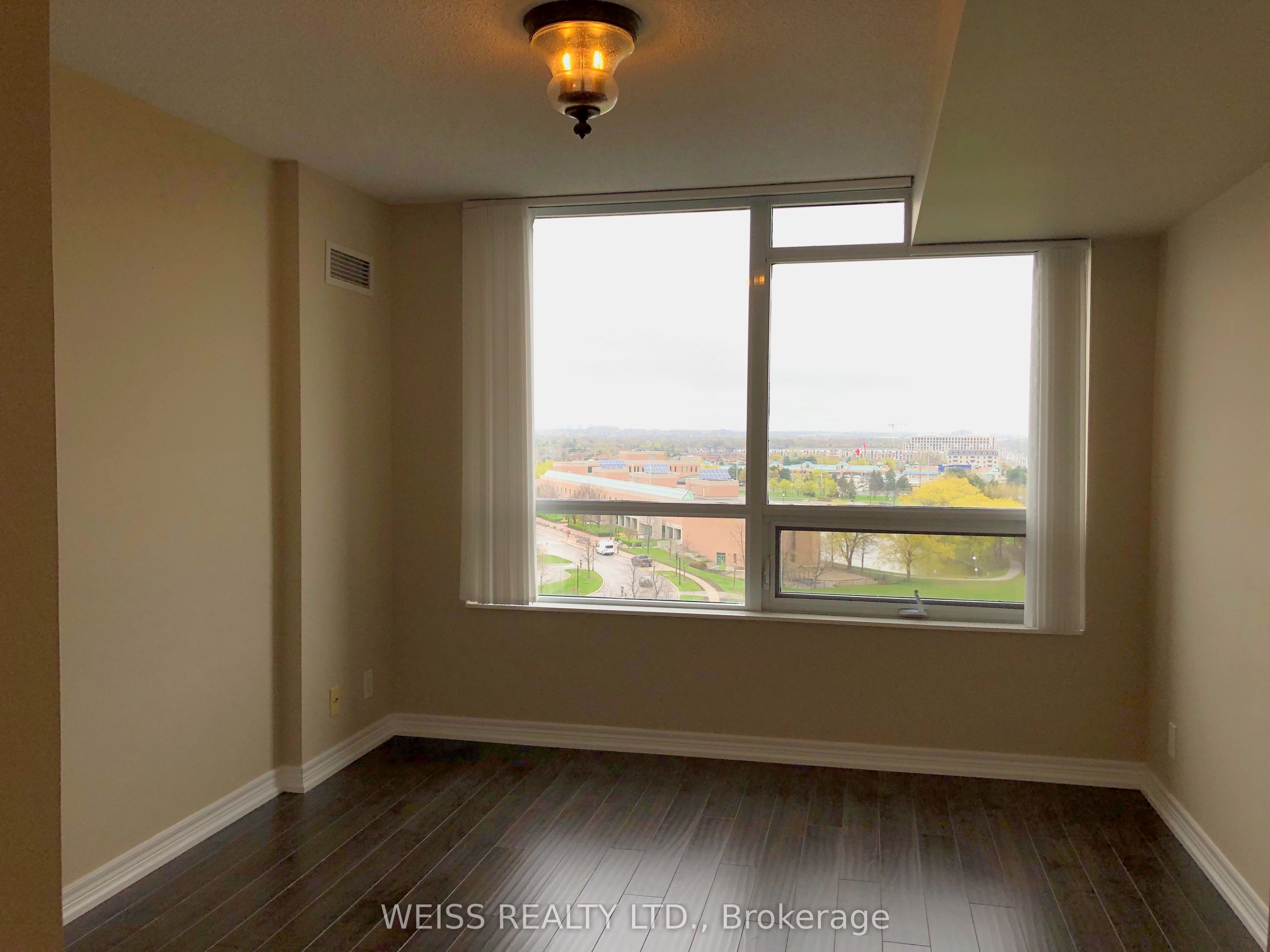 33 Cox Boulevard E 1023