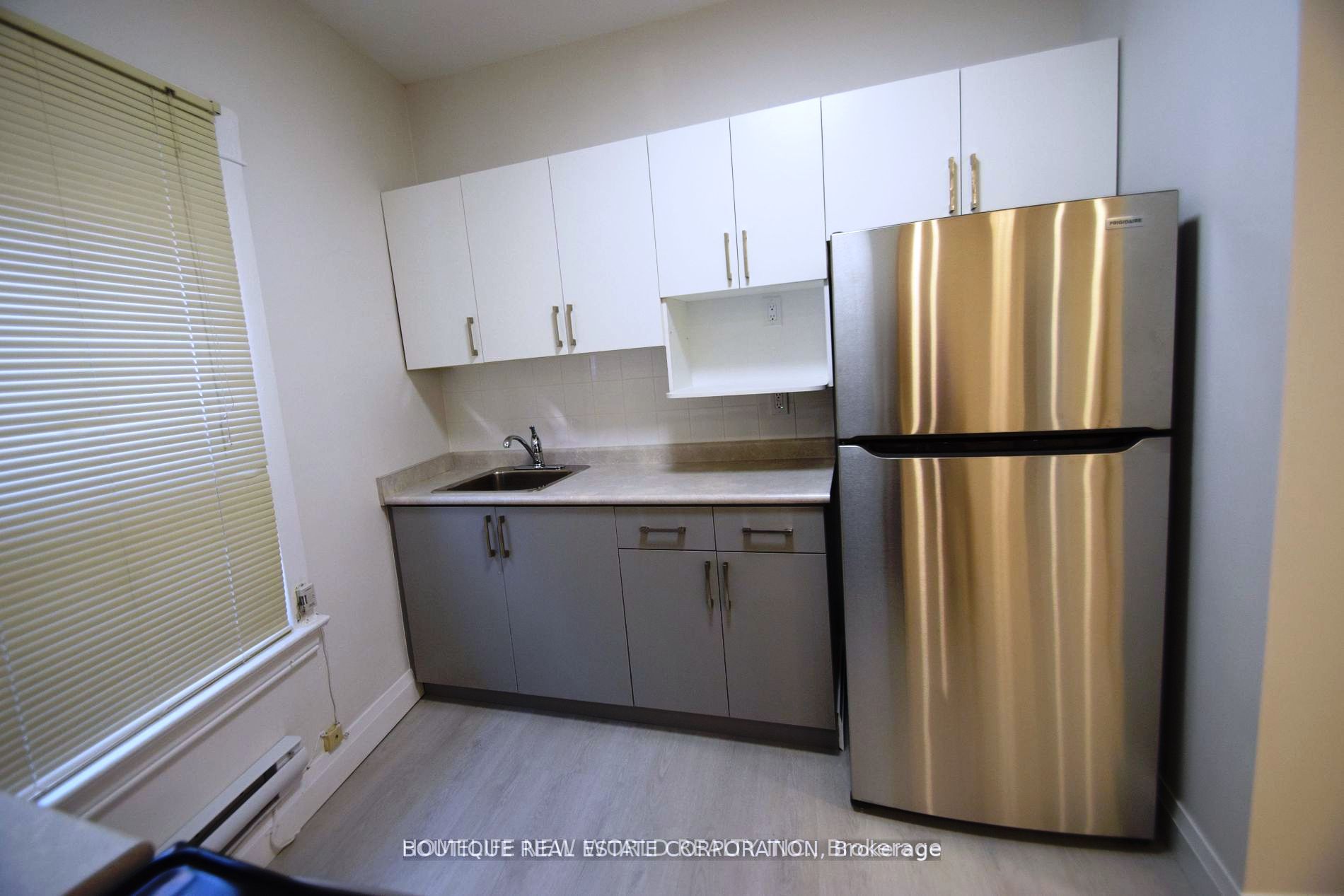 2218 Dundas Street W 2B