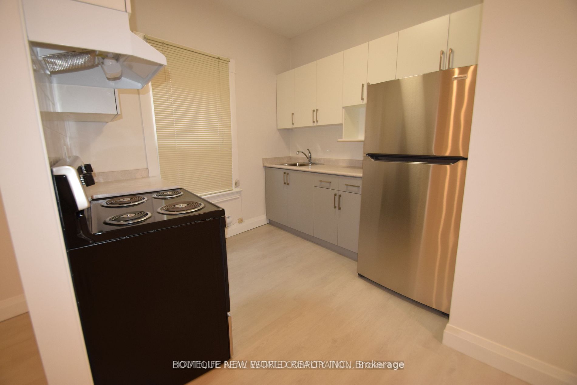 2218 Dundas Street W 2B