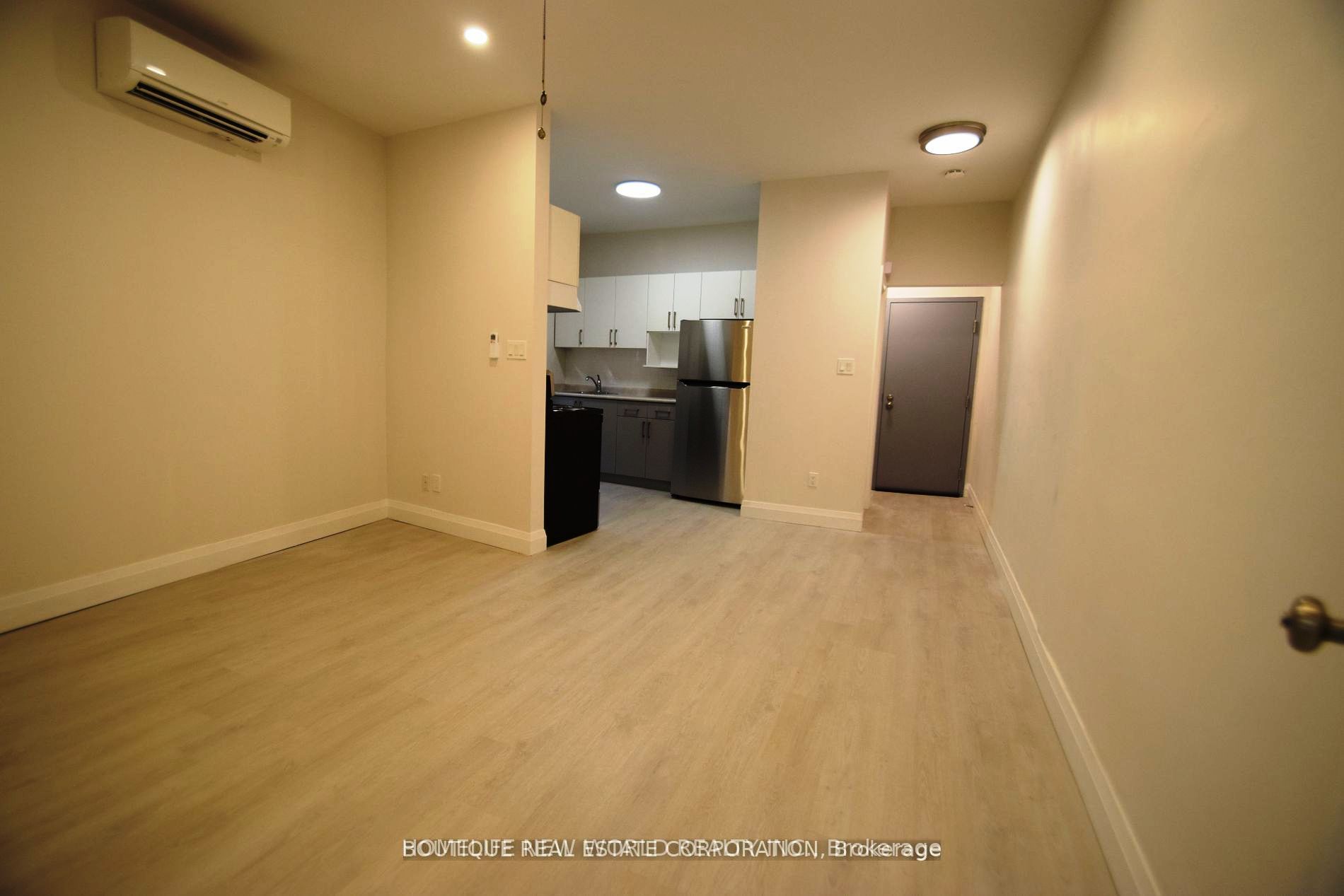 2218 Dundas Street W 2B