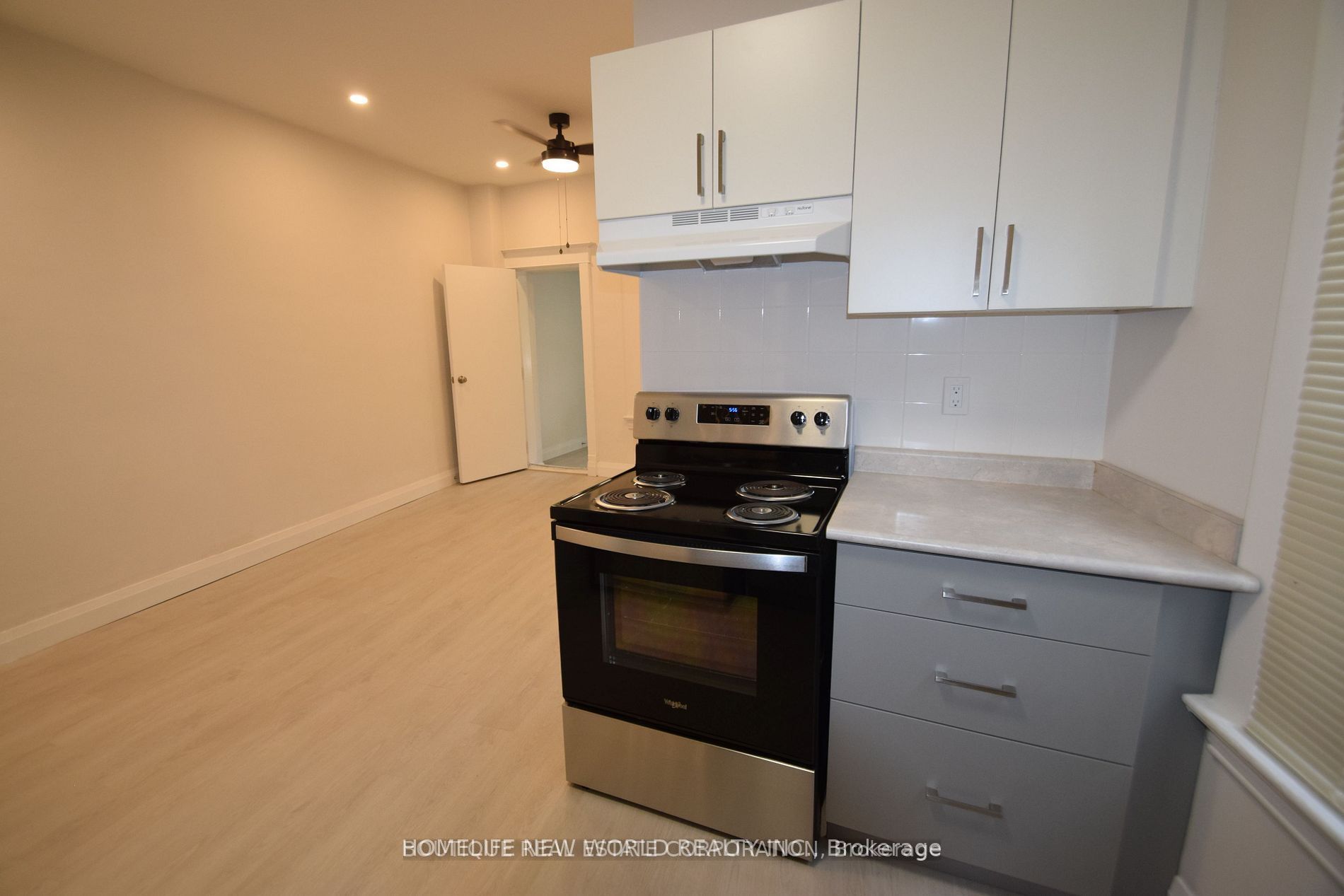 2218 Dundas Street W 2B