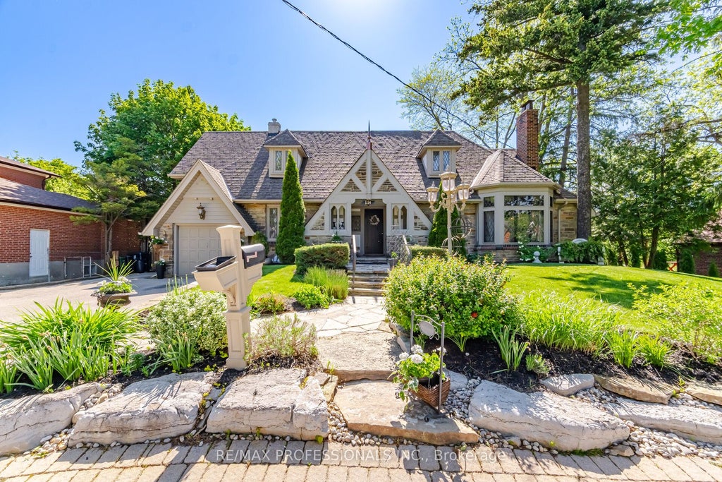 Photo of 1114 Kipling Avenue, Toronto, ON M9B 3M5 (MLS # W14029756)