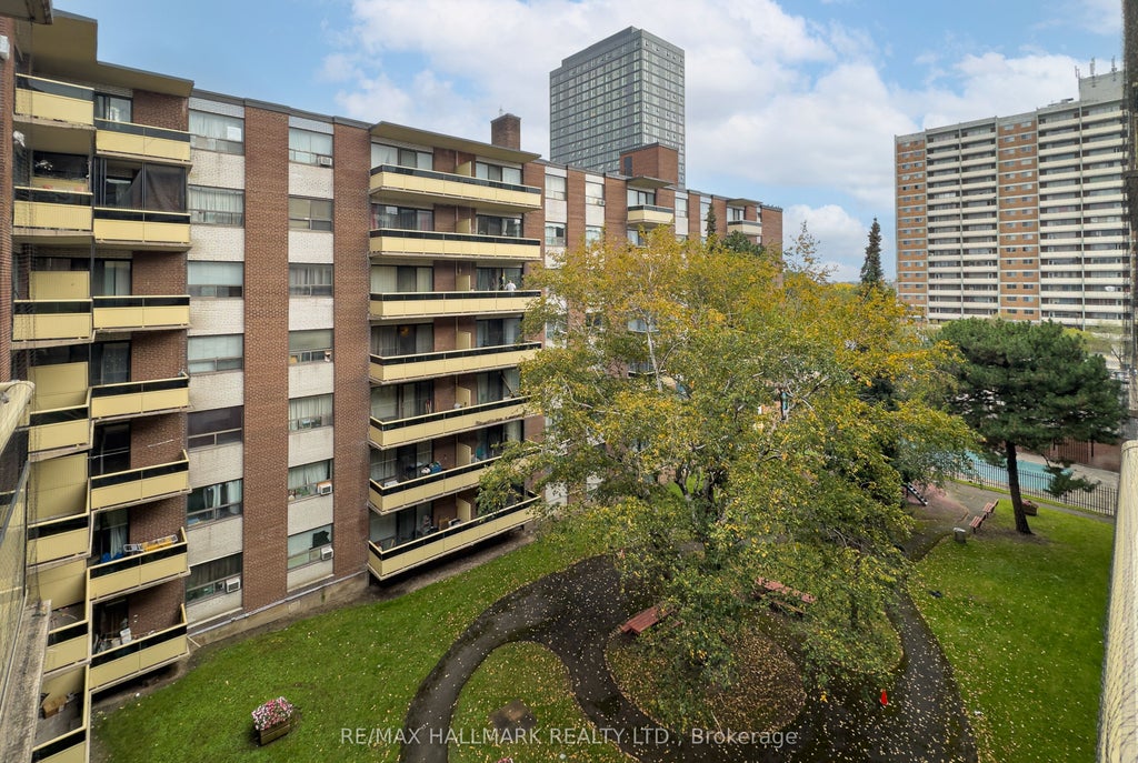 Photo of 915 Midland Avenue #506, Toronto, ON M1K 4G1 (MLS # E14021918)