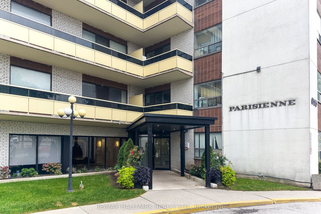 Photo of 915 Midland Avenue #506, Toronto, ON M1K 4G1 (MLS # E14021918)