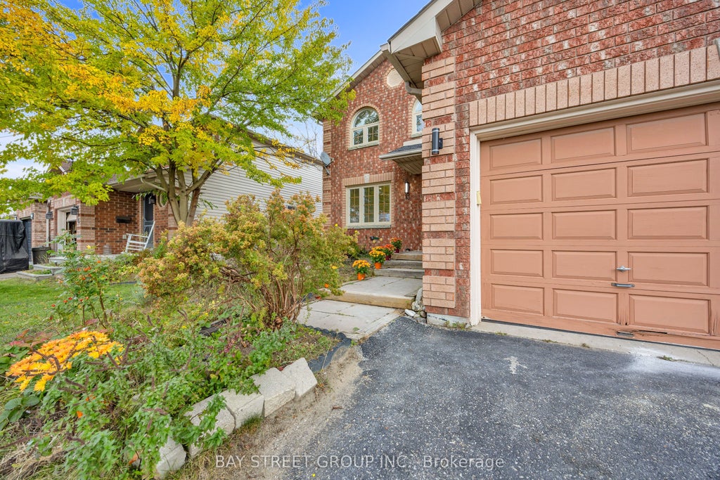 Photo of 13 Irish Lane, Barrie, ON L4M 6H3 (MLS # S14113704)