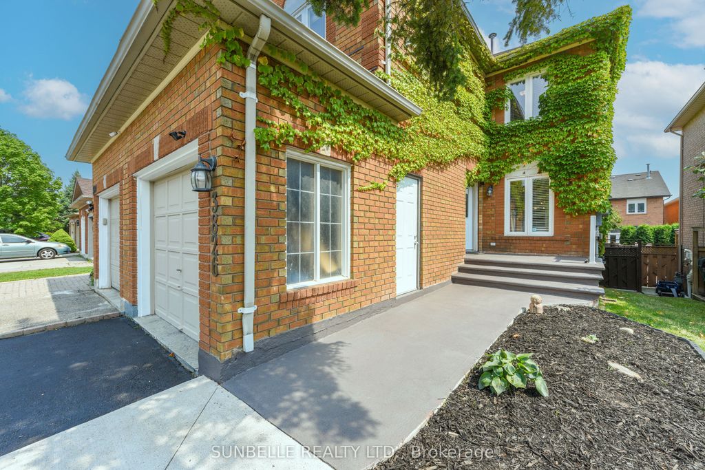 Photo of 3826 Allcroft Road, Mississauga, ON L5N 6V6 (MLS # W12436830)