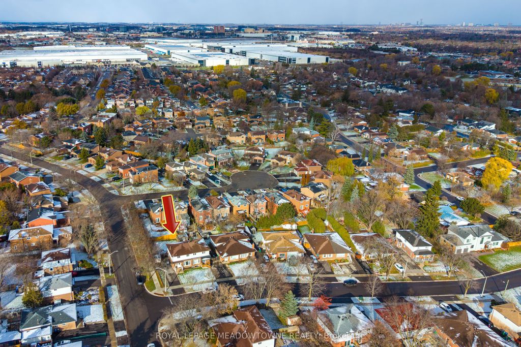 Photo of 40 Joycelyn Drive, Mississauga, ON L5M 1T7 (MLS # W12587456)