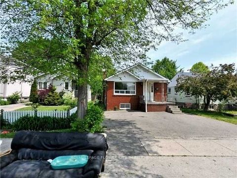 1041 Cawthra Road Mississauga ON L5G 4K4